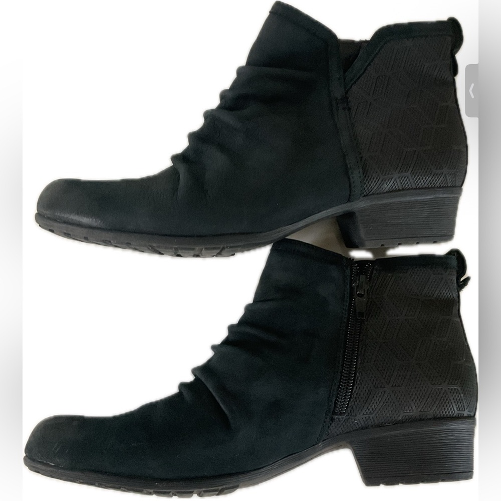 Cobb Hill Black Ankle Boots with Lace-Up & Suede Design